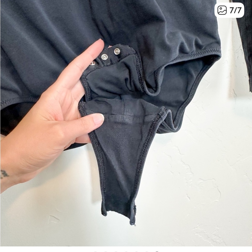 Everlane | Supima Cotton Long Sleeve V-Neck Bodysuit in Black - Picture 7 of 7